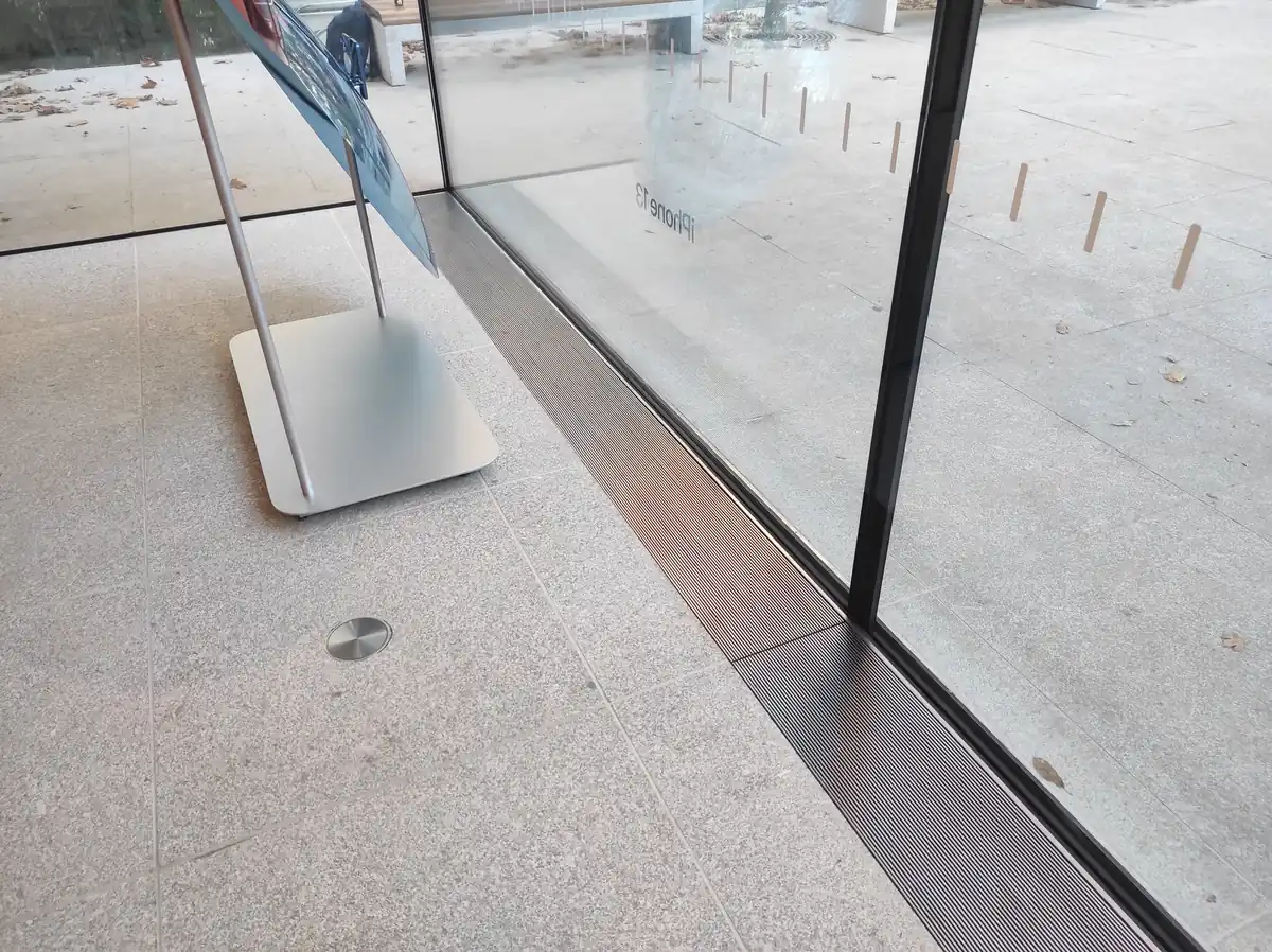 Caddebostan Apple Store — 1