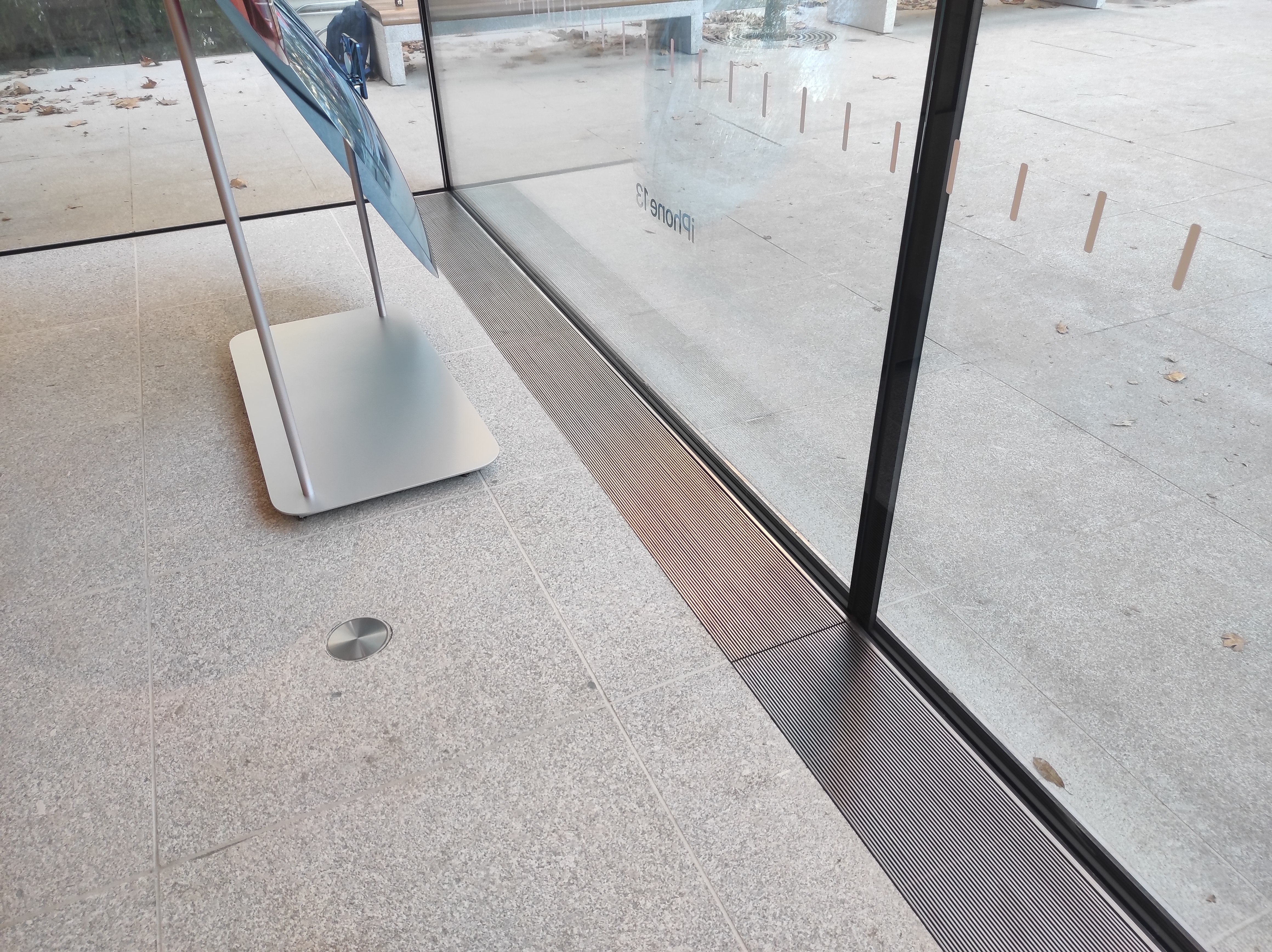 Caddebostan Apple Store — 1